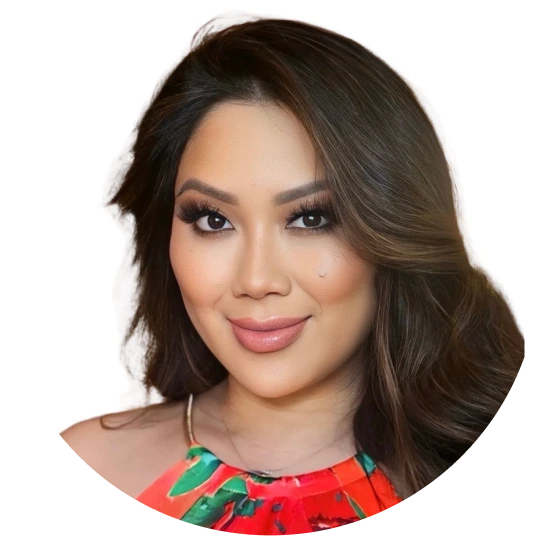 Dr. Lanna Cheuck performing an aesthetic injection