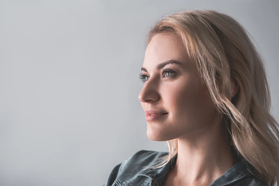 a portrait of a young woman